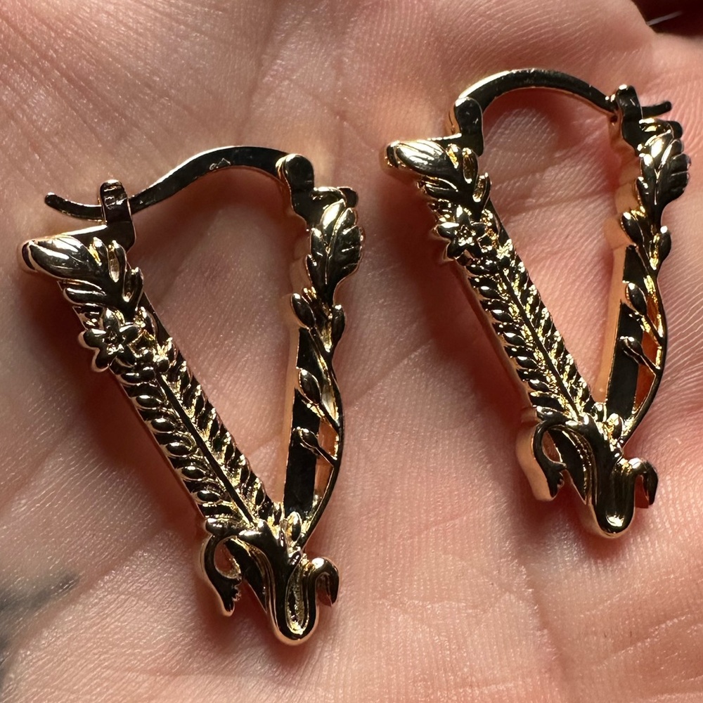 Gold wheat V earrings